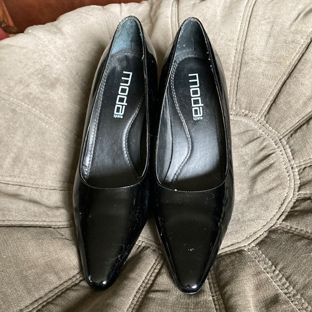 Moda patent leather heels